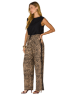 Regata beija cós parado no ar - Imagem 2