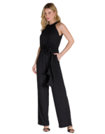 Macacão air flow cinto parado no ar