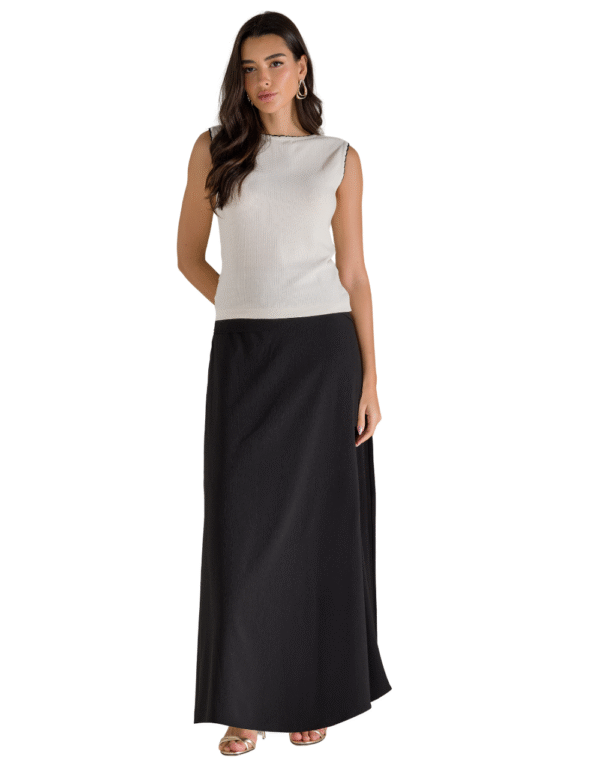 Regata tricot parado no ar