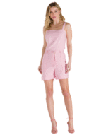 Blusa kali parado no ar