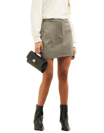 Saia curta stretch parado no ar - Imagem 2