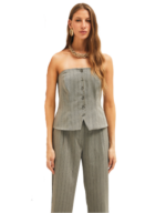 Blusa sem ombro stella parado no ar