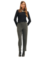 Blusa visco tule parado no ar