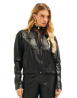 Bomber sublime parado no ar - Imagem 2