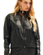 Bomber sublime parado no ar - Imagem 3