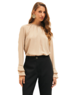 Blusa yorio parado no ar