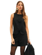 Blusa new laço parado no ar