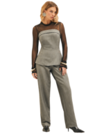 Blusa alfaiataria windsor parado no ar