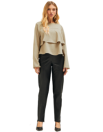 Blusa crepe parado no ar